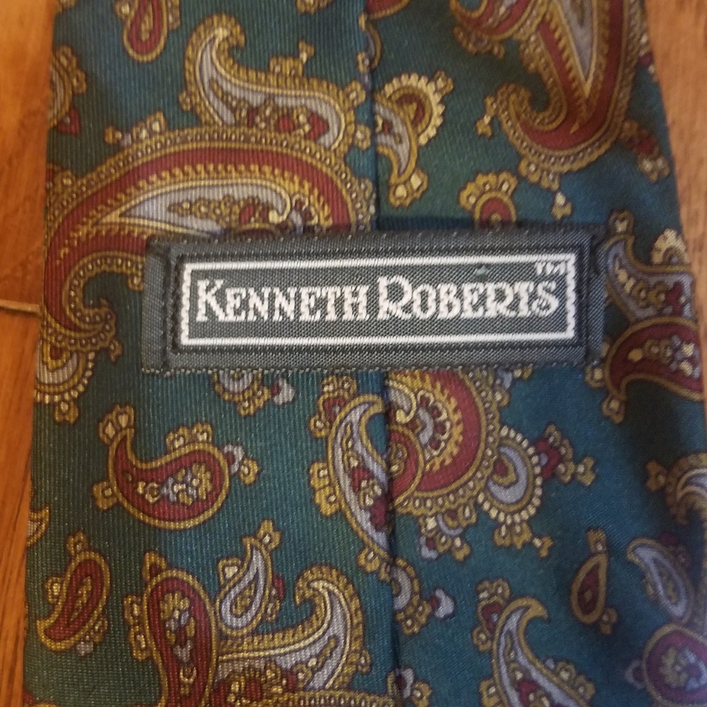 Kenneth Roberts paisley tie green 100% silk M10